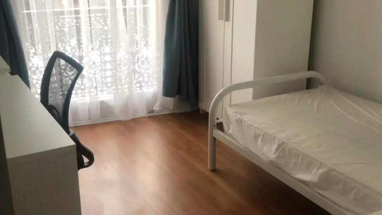 Furnished room in a share house