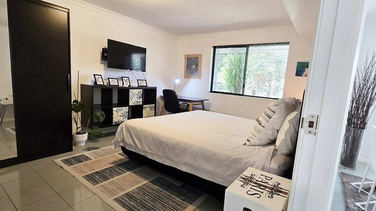 Room with ensuite in a share house