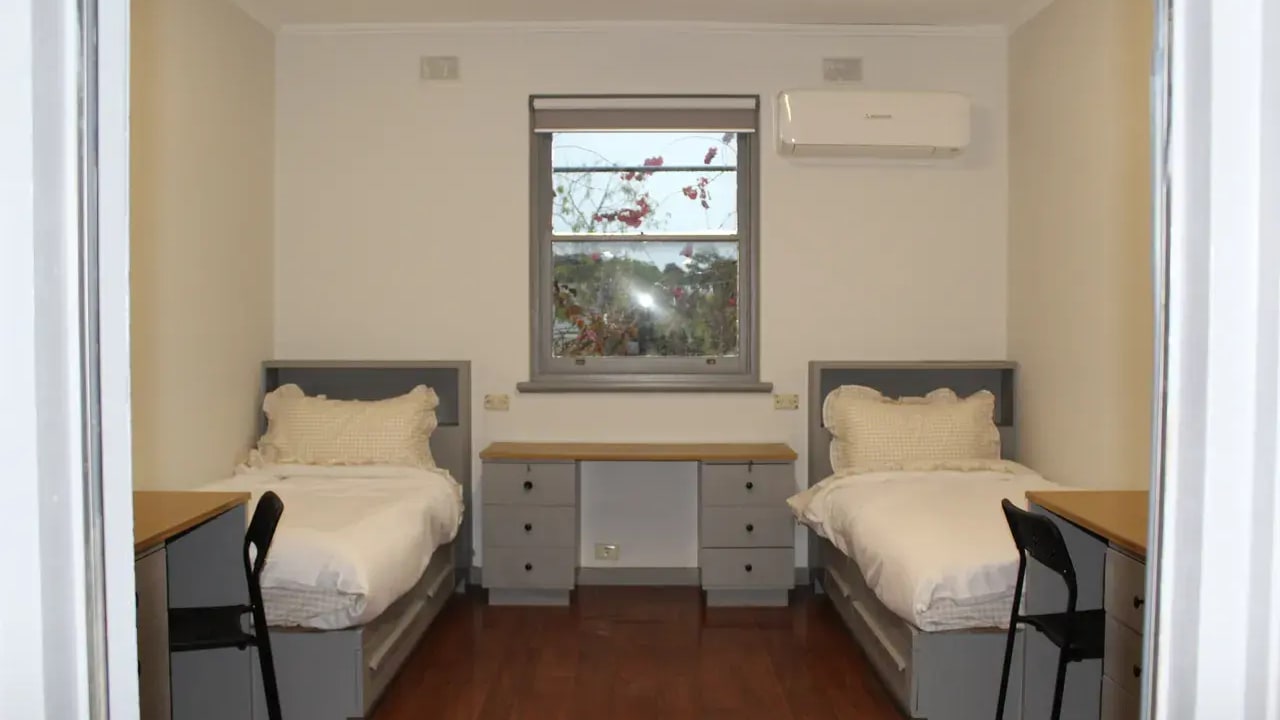 Furnished room in a share house