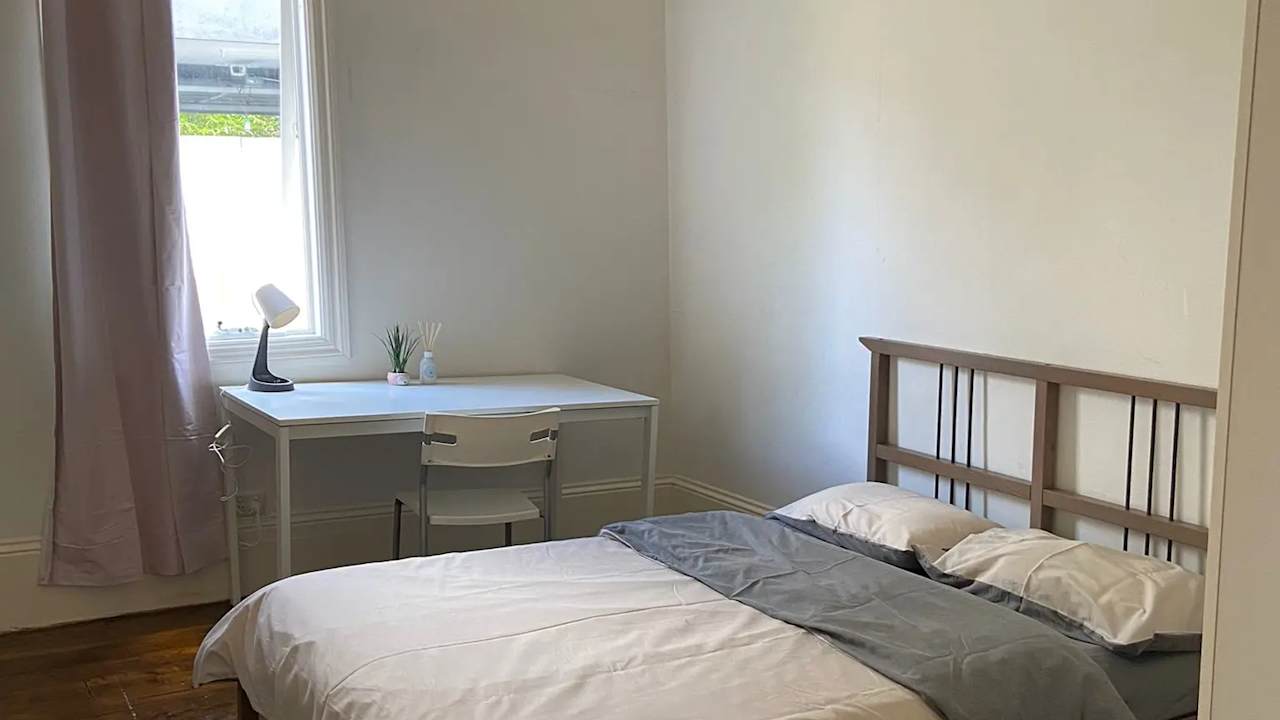 Furnished room in a share house