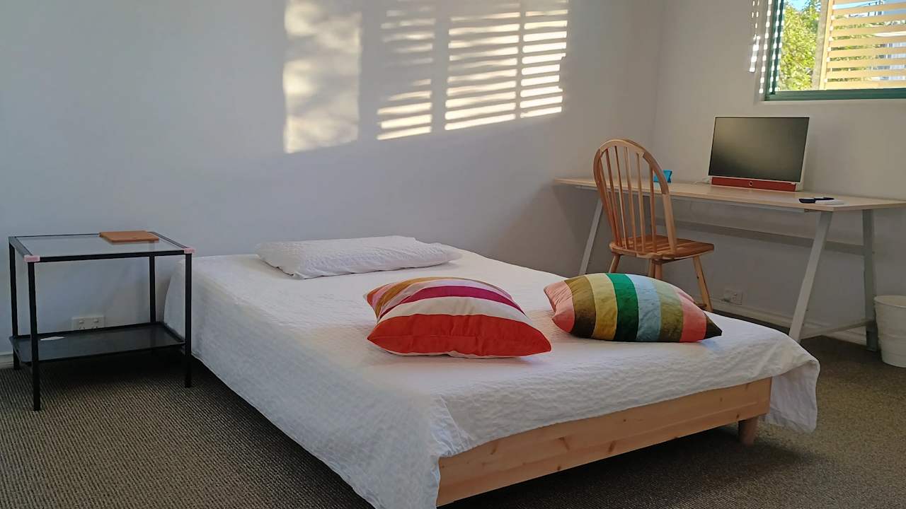 Furnished room with ensuite in a flatshare