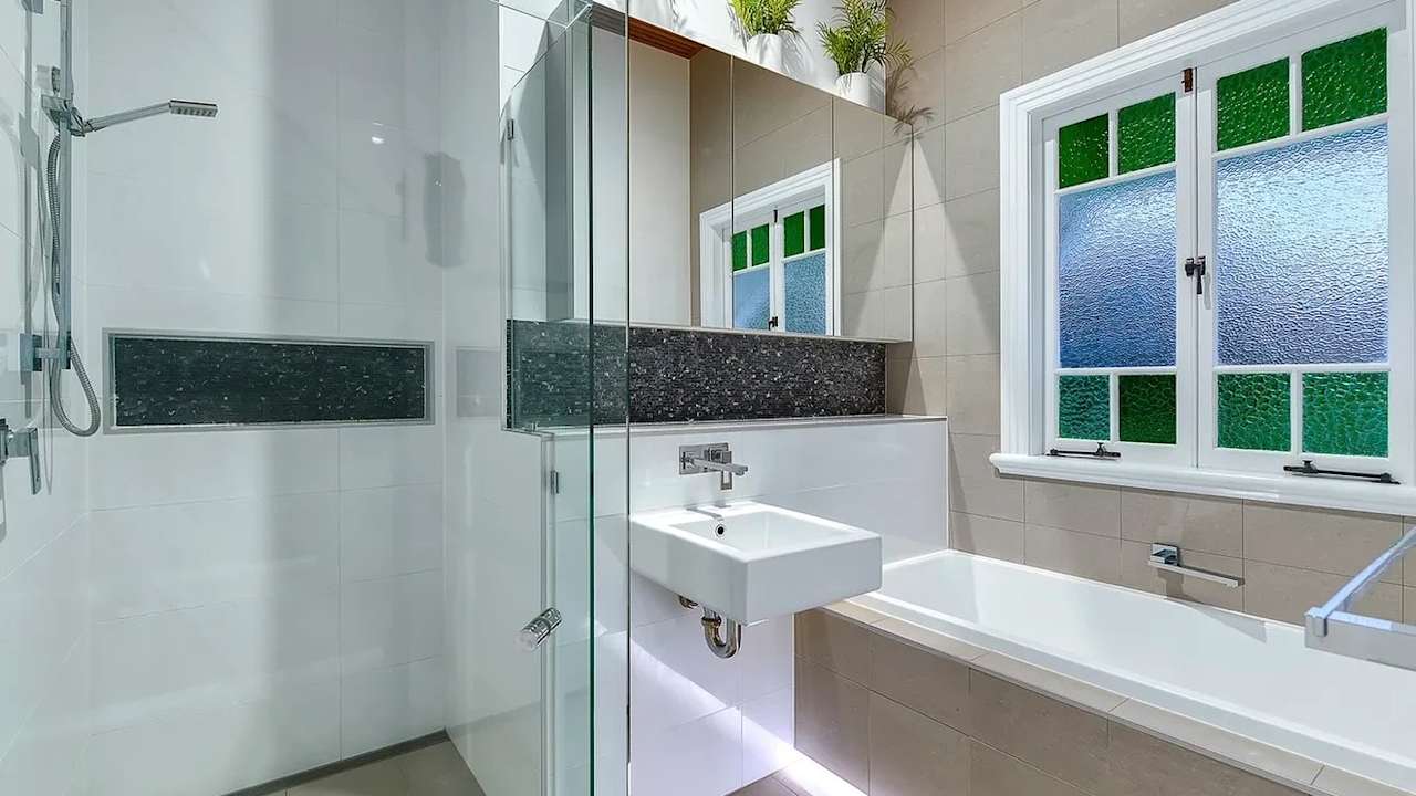 Room in a share house