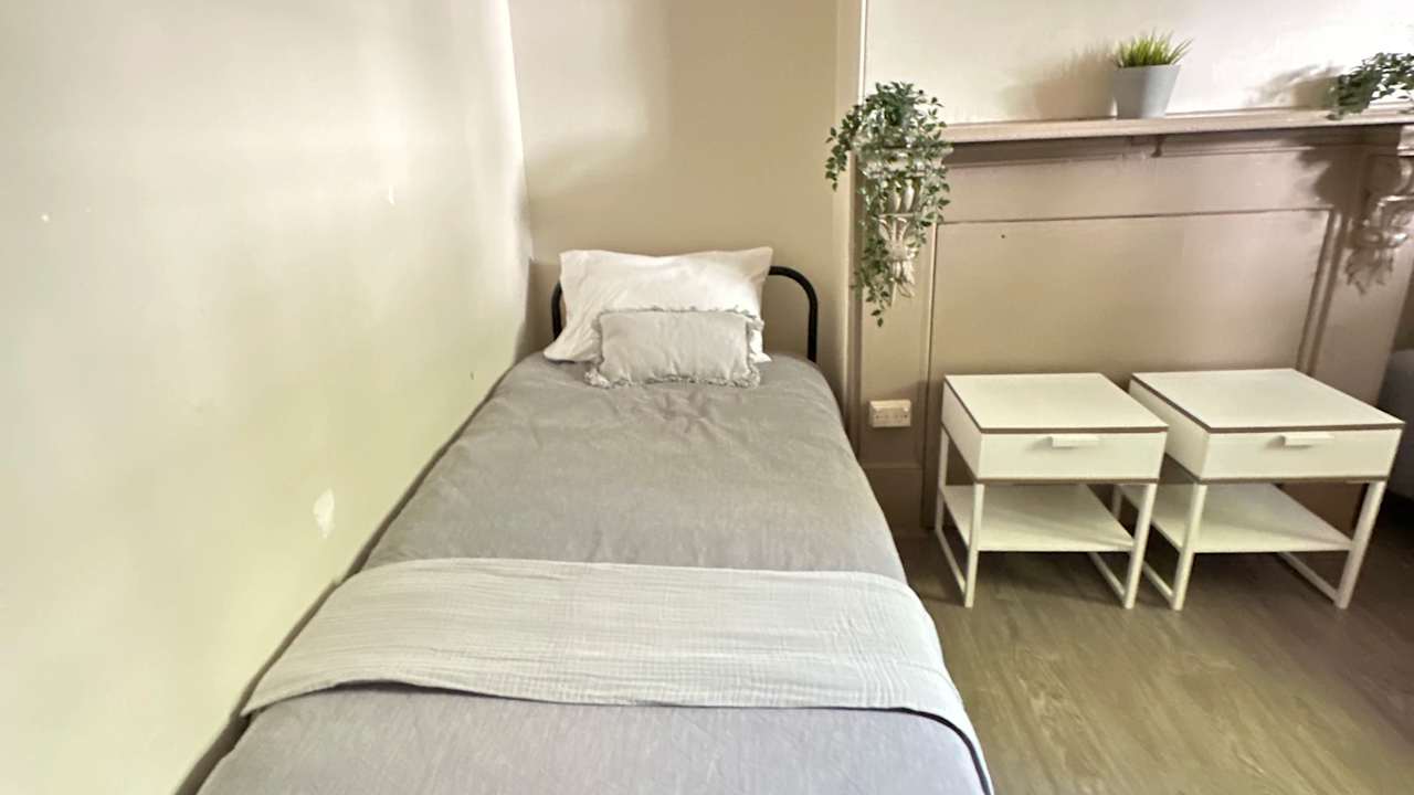 Furnished room in a share house