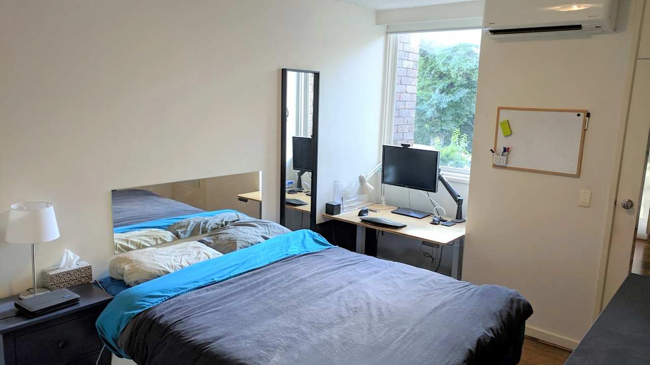 Furnished room in a flatshare