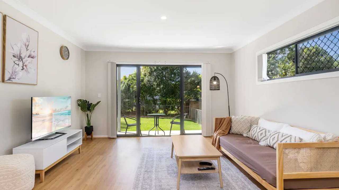 Whole property with 1 room for rent