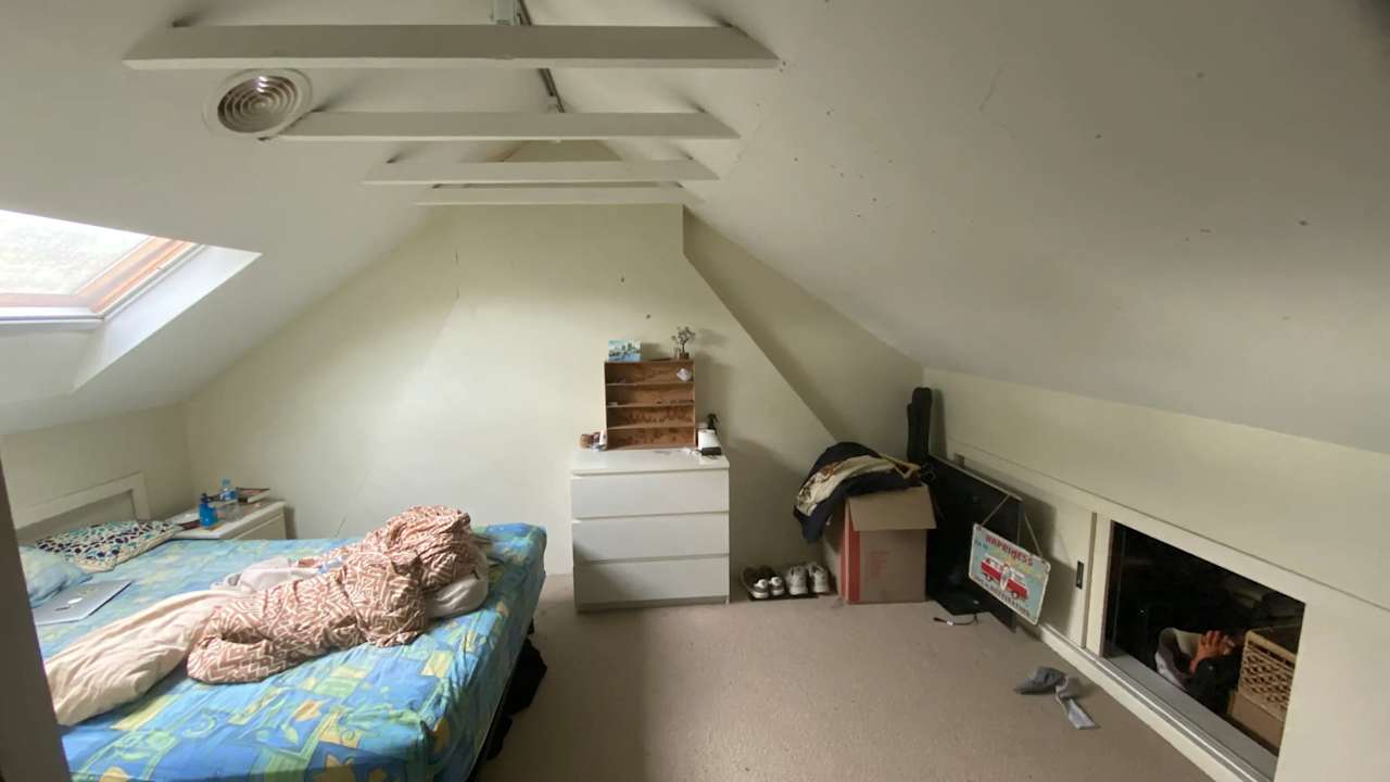 Furnished room in a share house