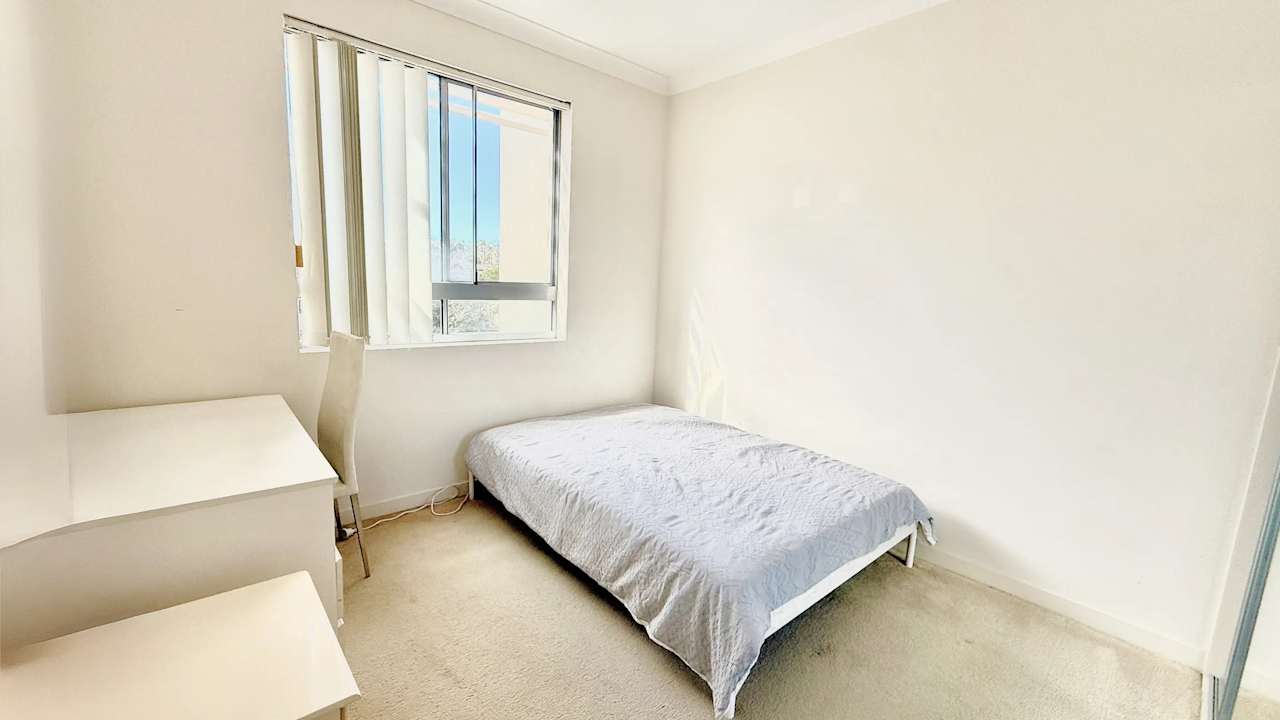Furnished room in a flatshare
