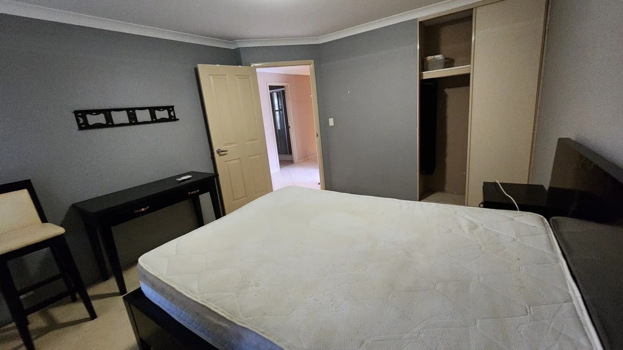 Room in a share house