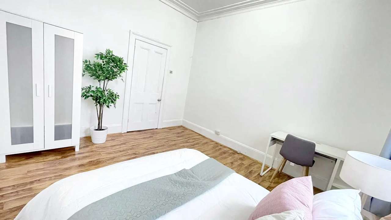 Room in a share house