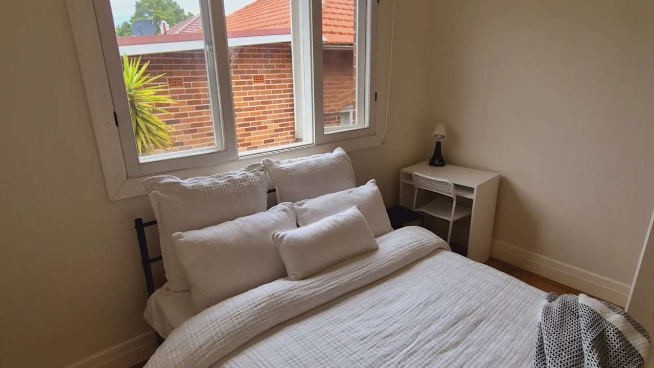 Furnished room in a flatshare