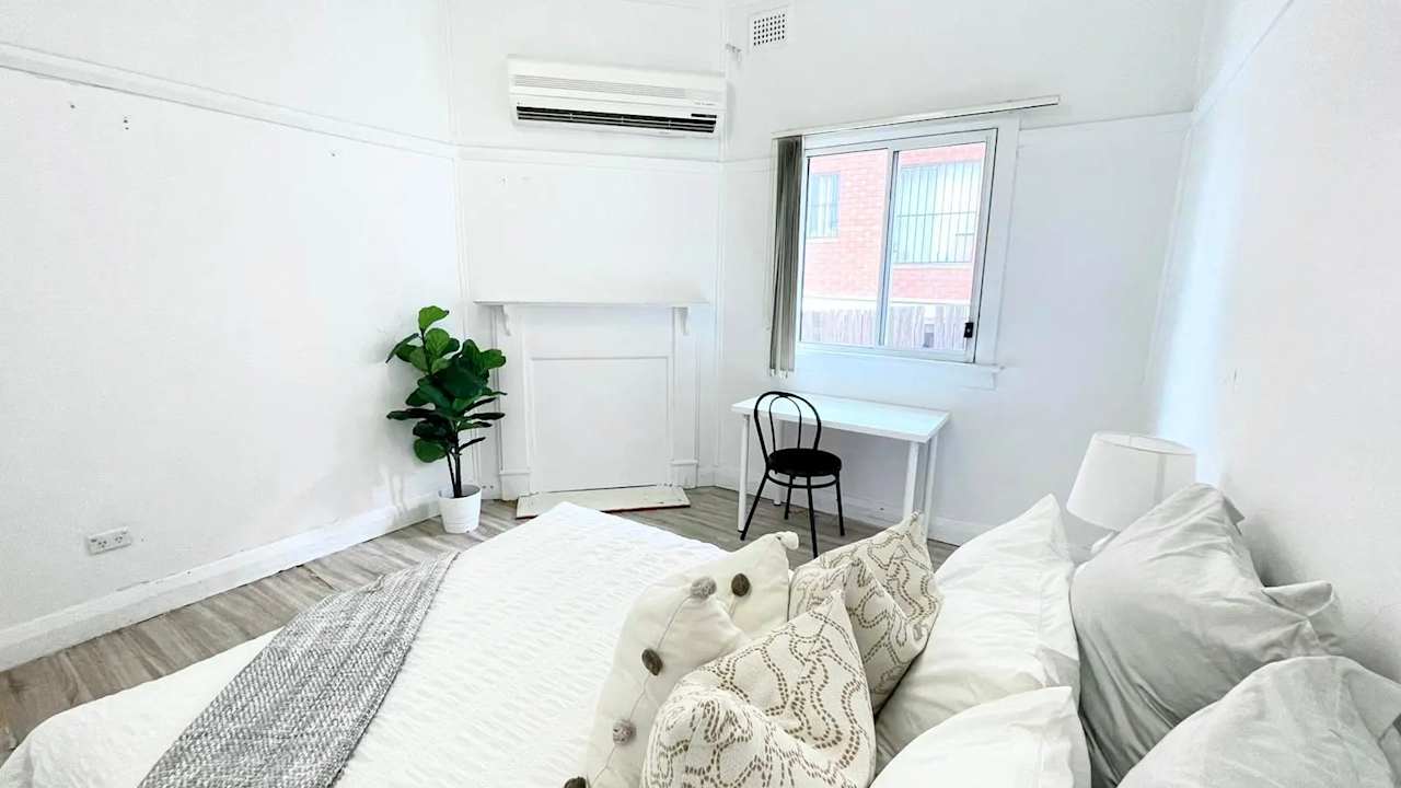 Room in a share house