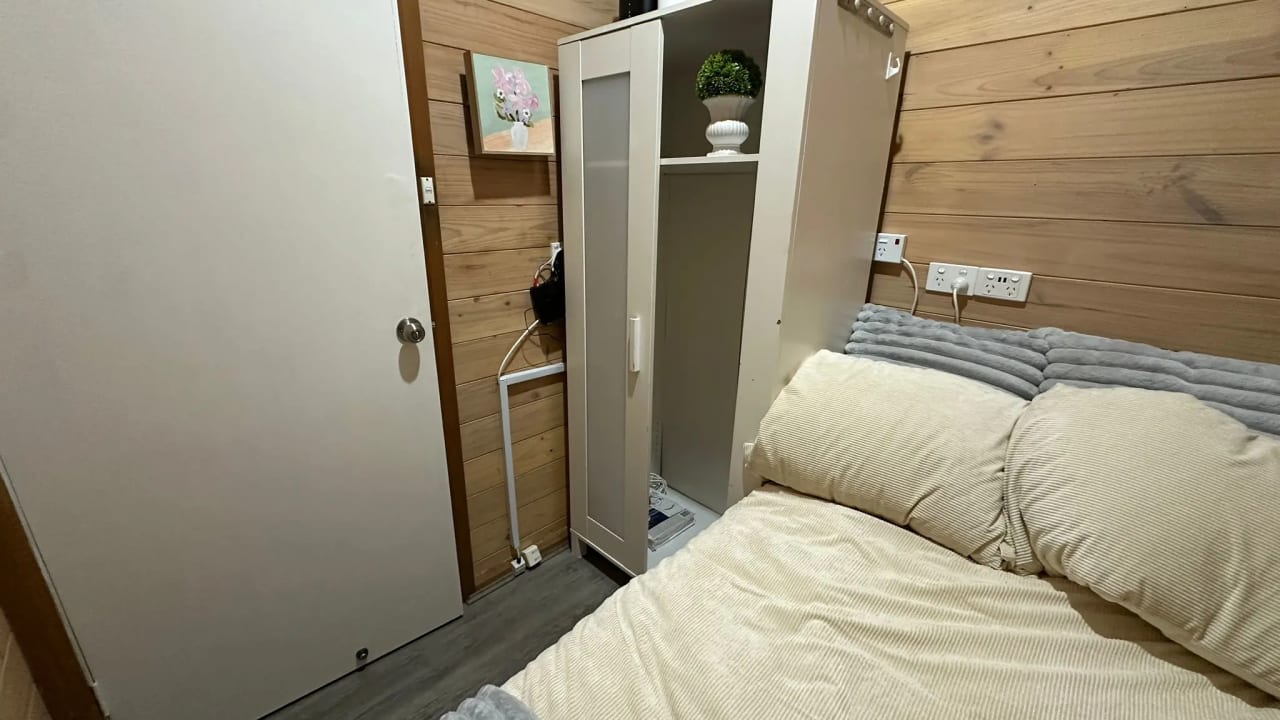 Furnished room in a share house
