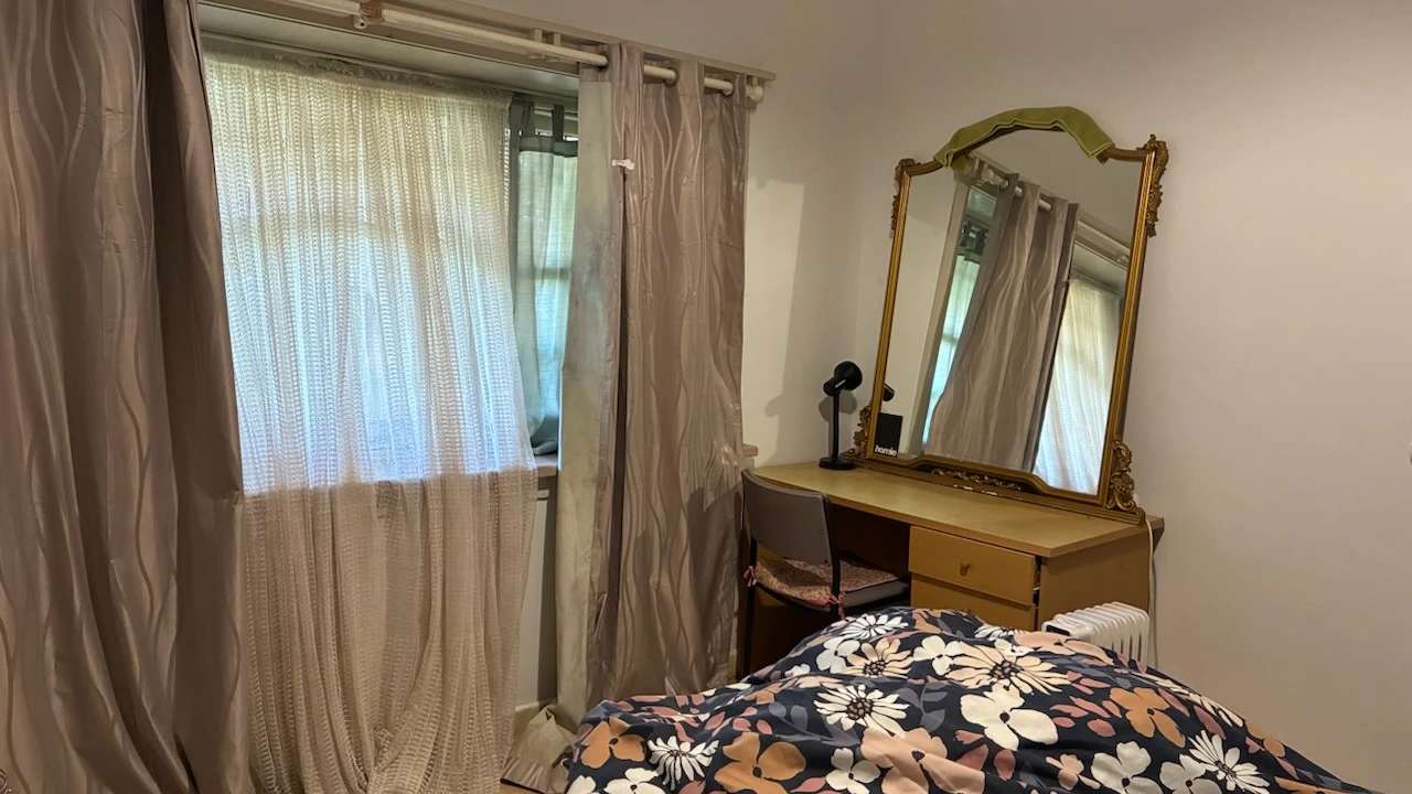 Furnished room in a share house