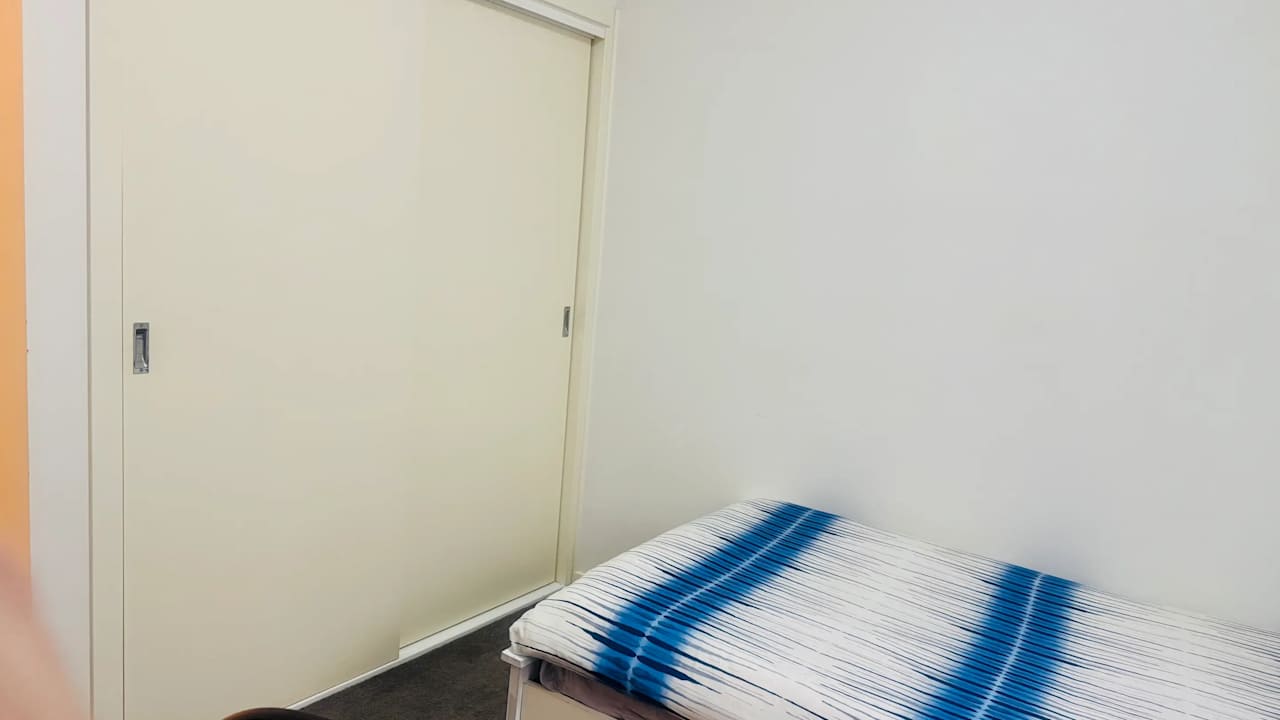 Room in a share house