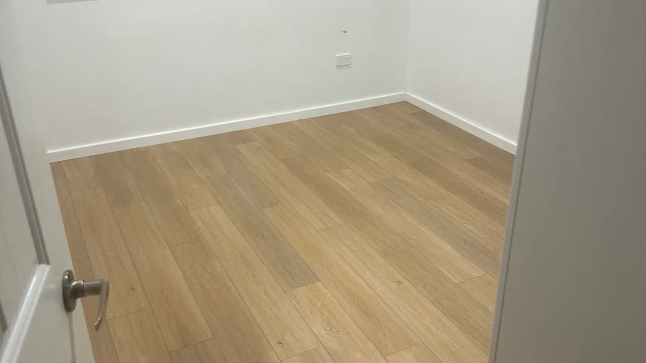 Unfurnished room in a flatshare