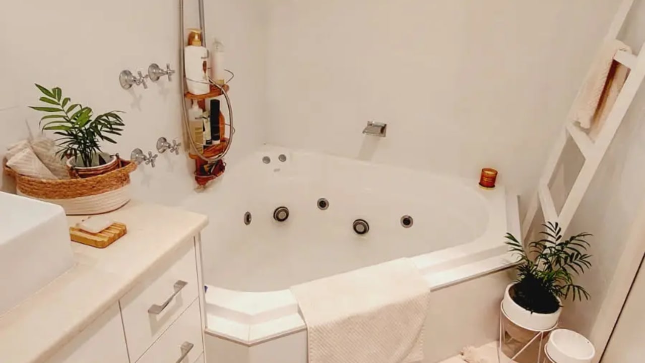 Room in a share house