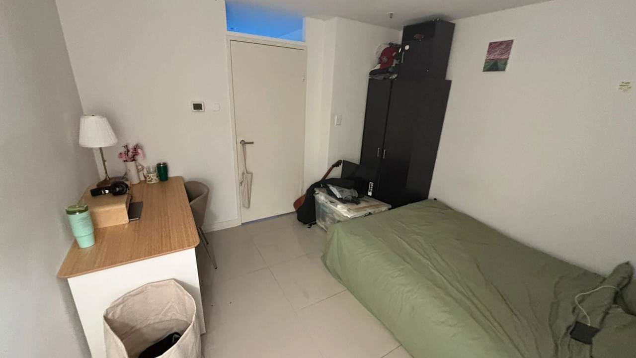Unfurnished room in a flatshare