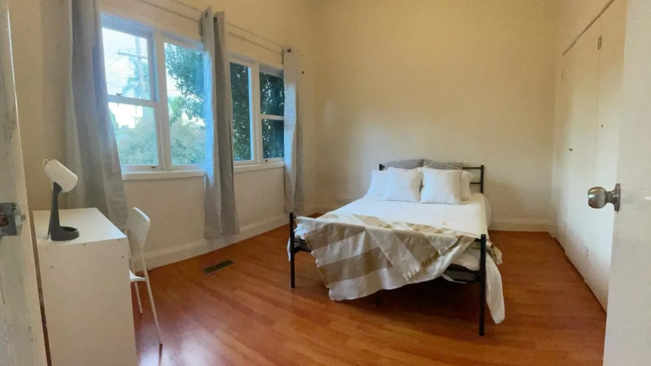 Furnished room in a share house