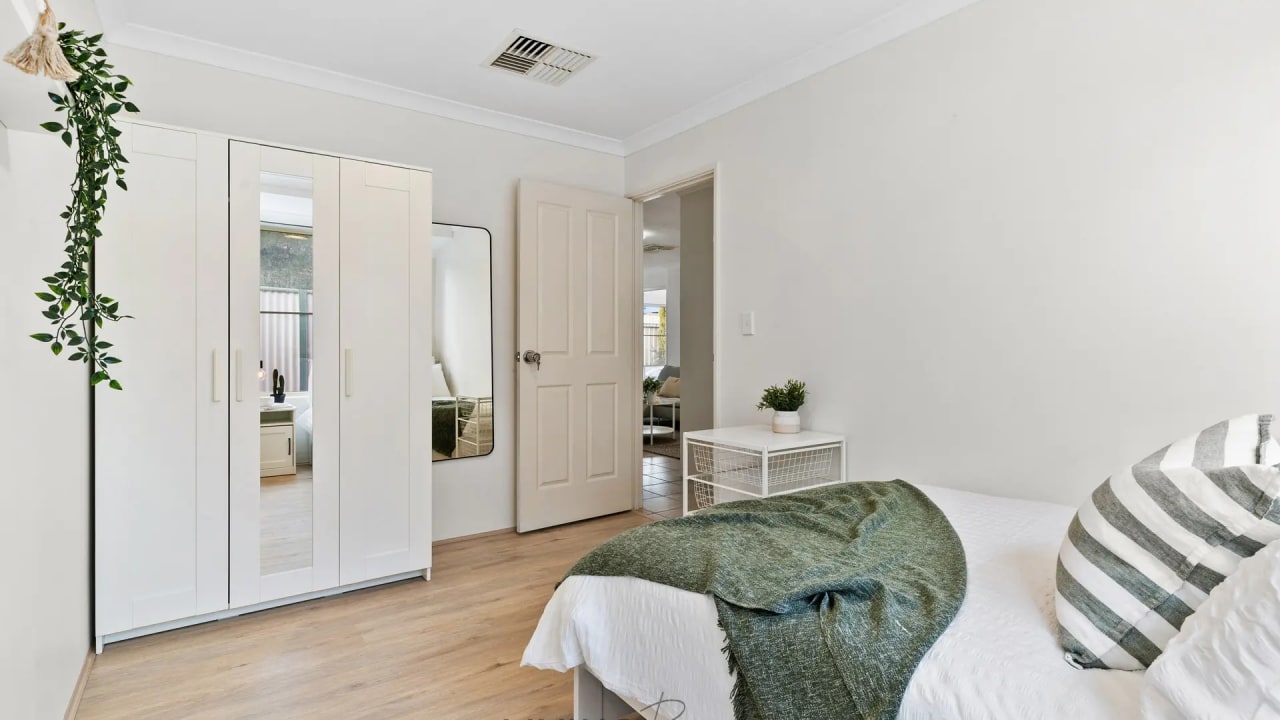 Furnished room in a share house