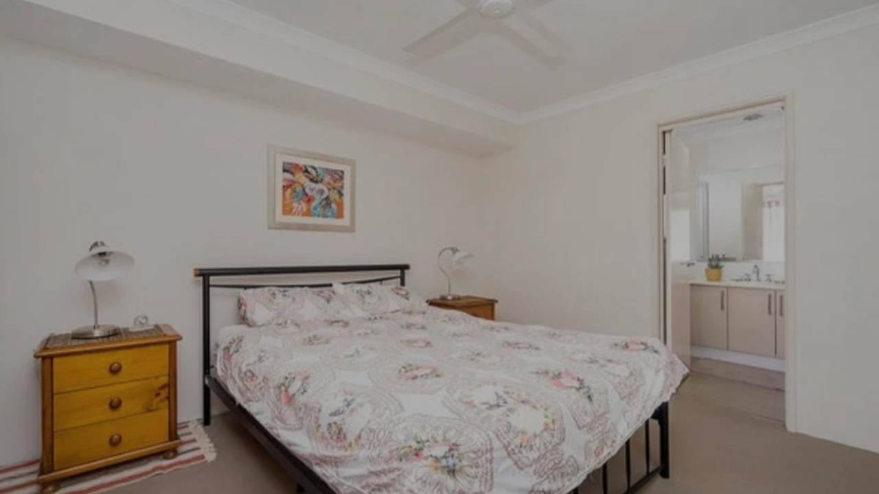 Room in a share house