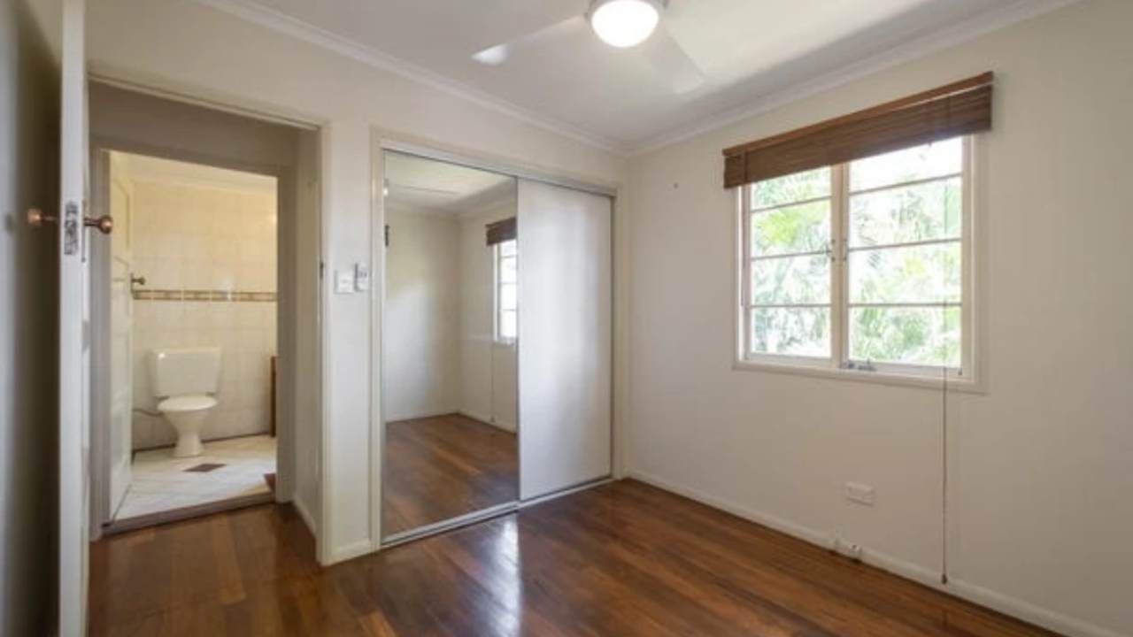 Room in a share house