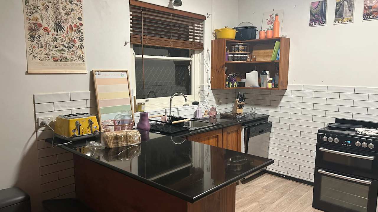 Room in a share house