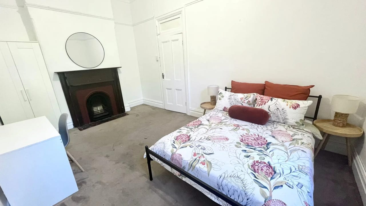 Room in a share house