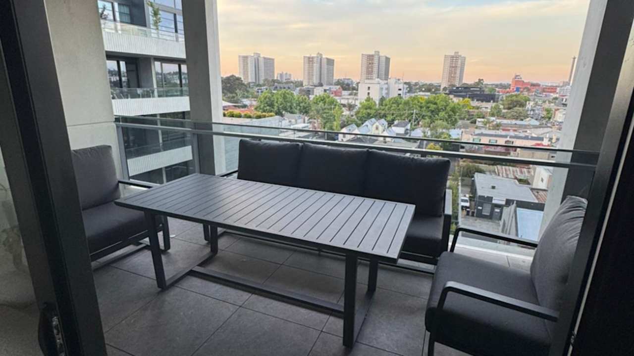 Unfurnished room in a flatshare