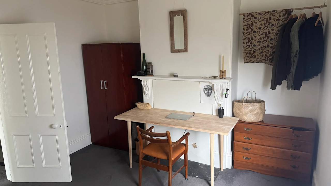 Room in a share house