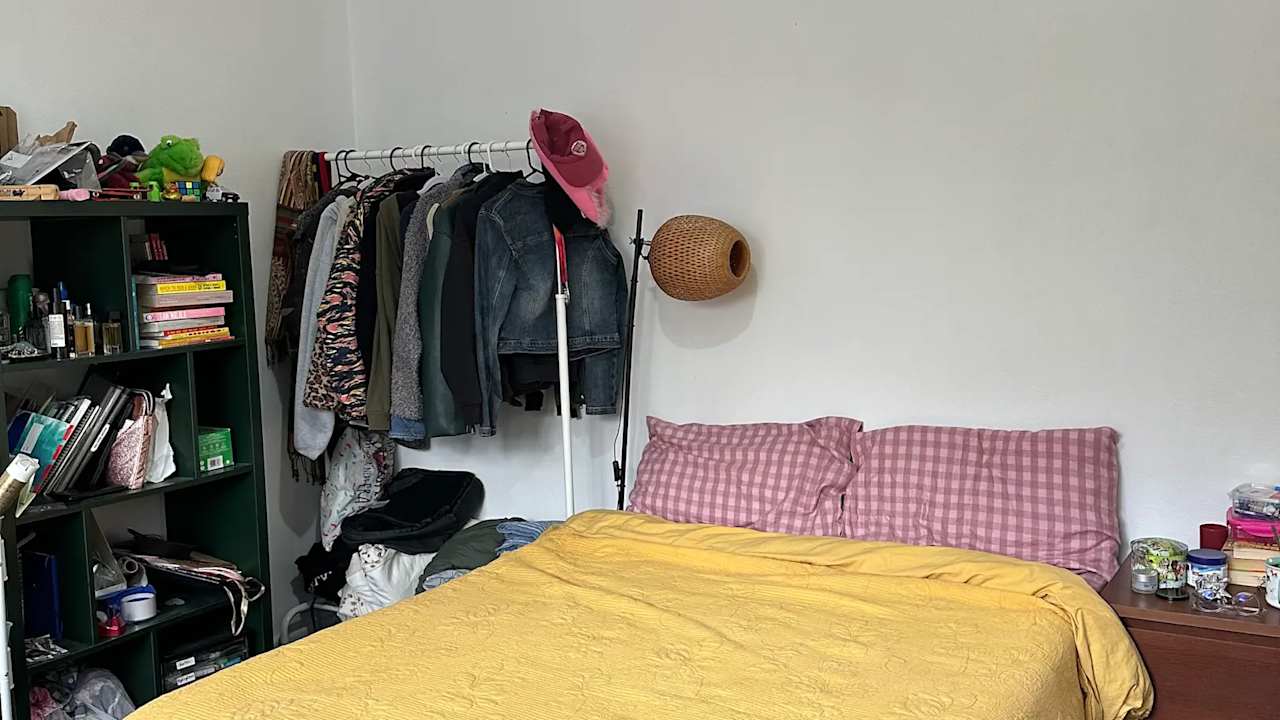 Furnished room in a share house