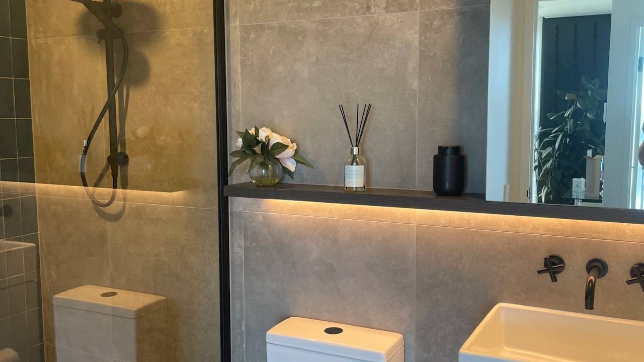 Furnished room with ensuite in a flatshare