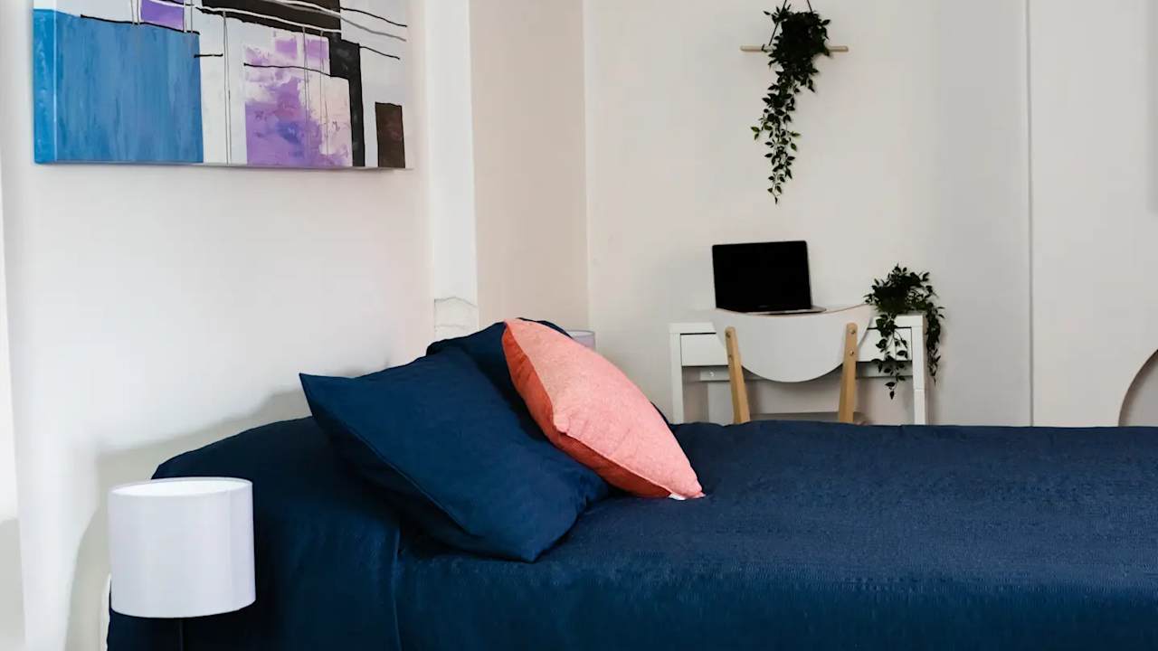 Furnished room in a flatshare