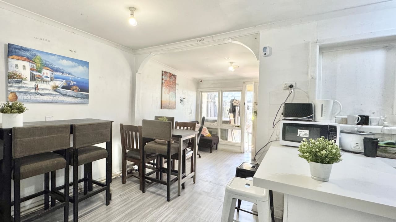 Furnished room in a share house