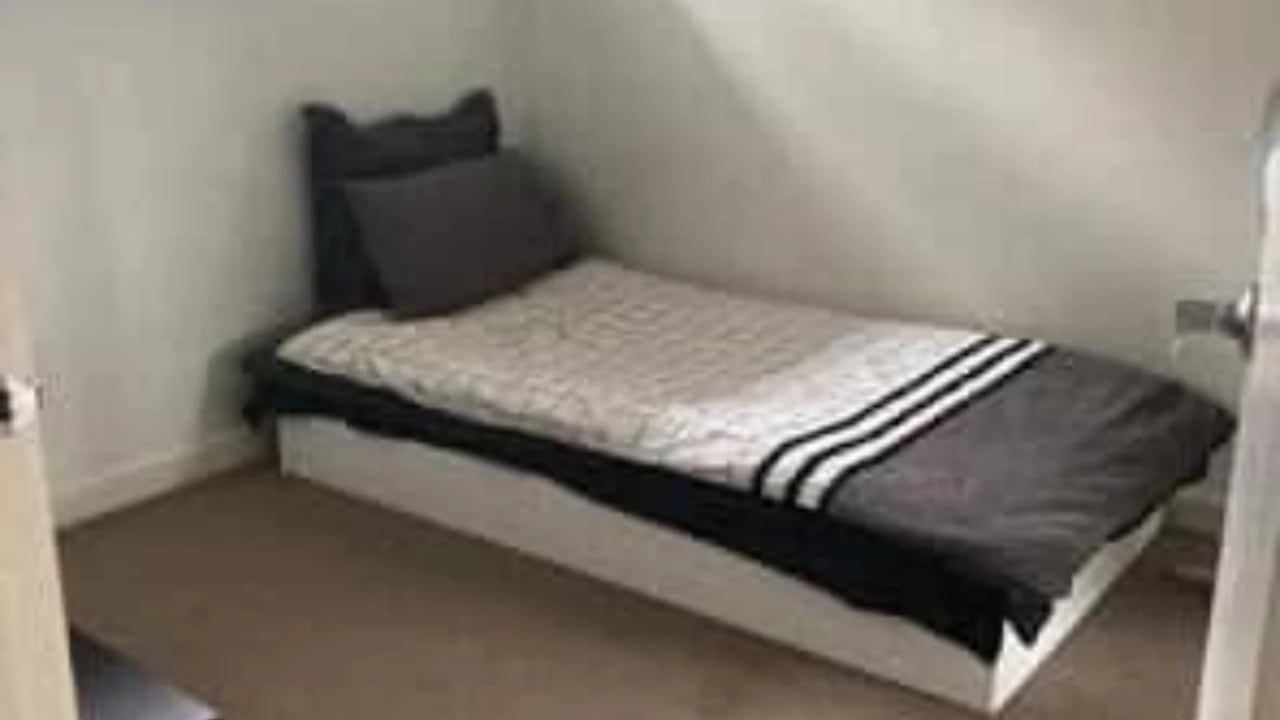 Unfurnished room in a share house