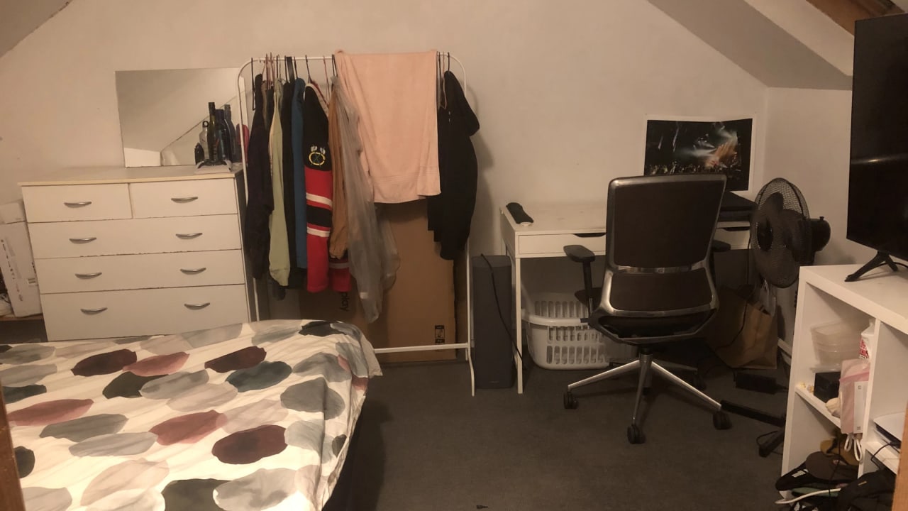Furnished room in a share house