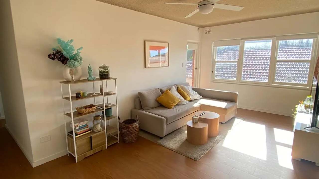 Furnished room in a flatshare