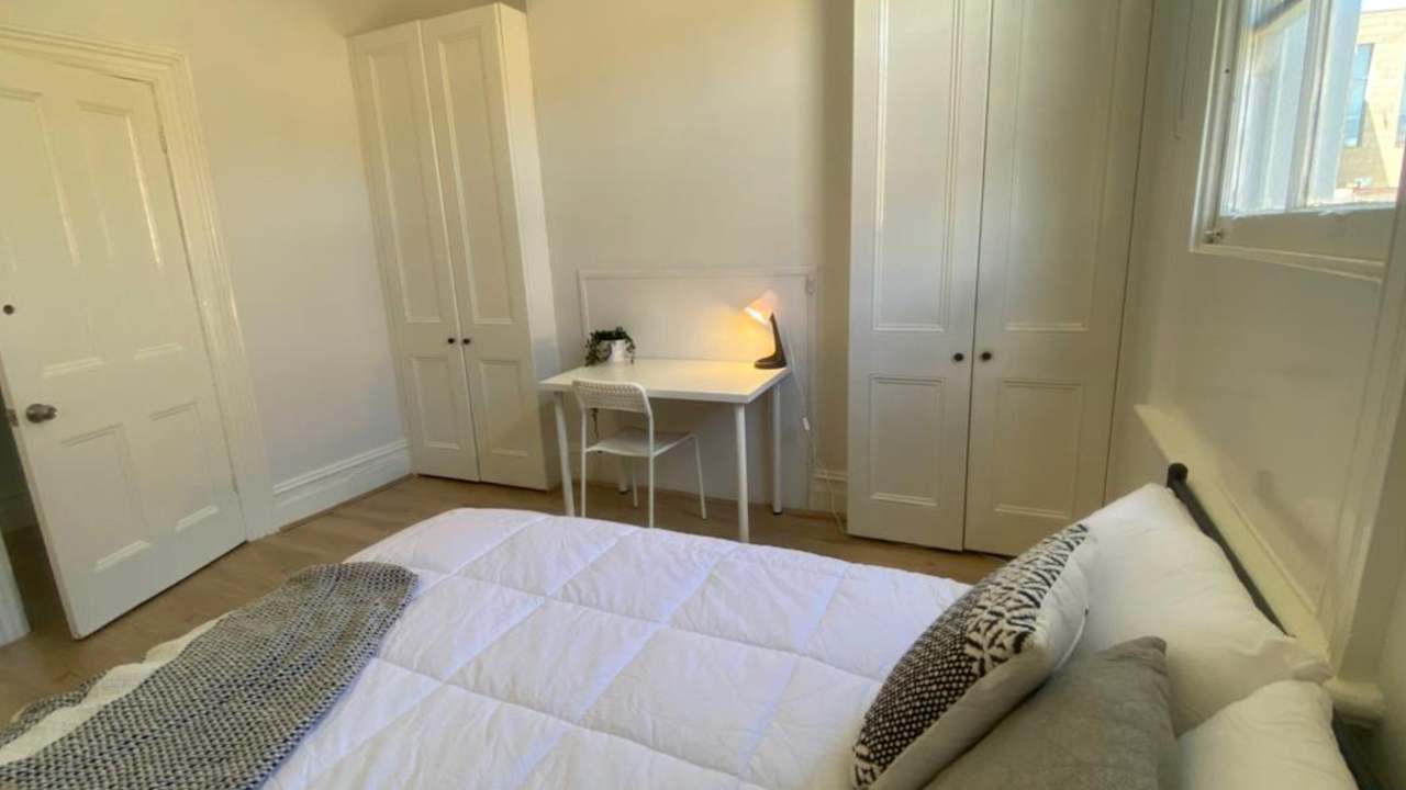 Furnished room in a flatshare