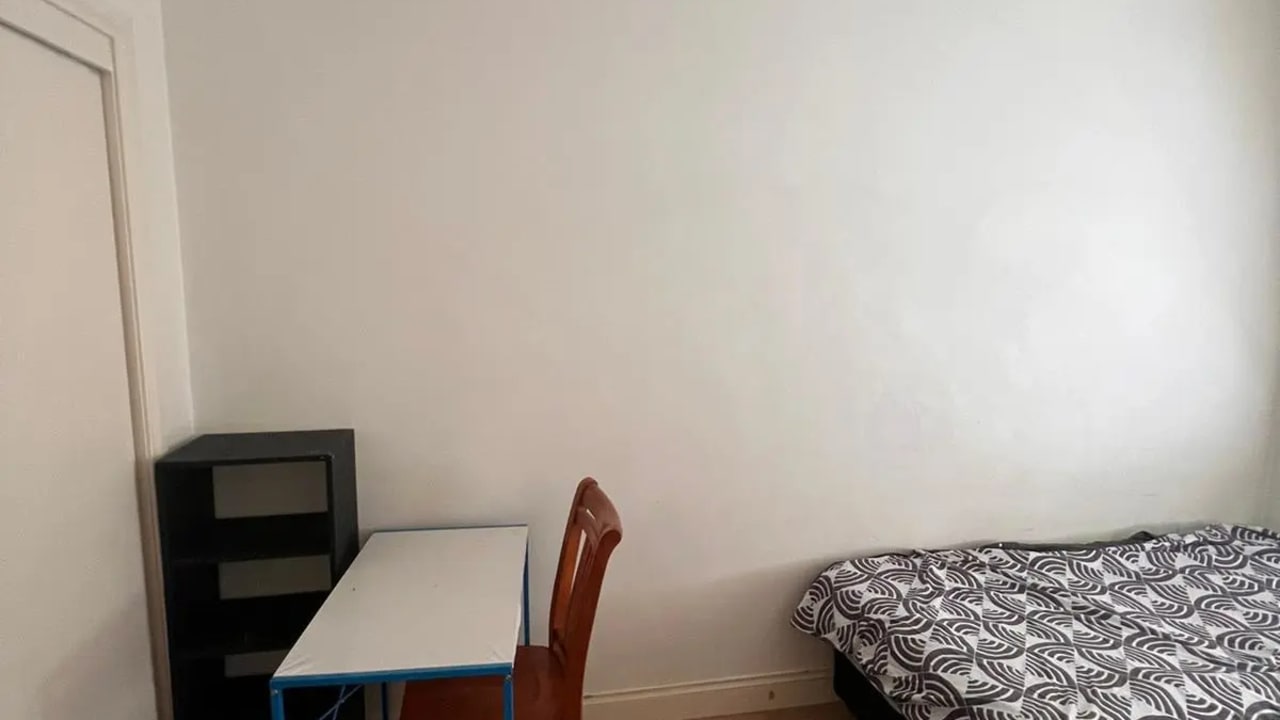 Furnished room in a flatshare