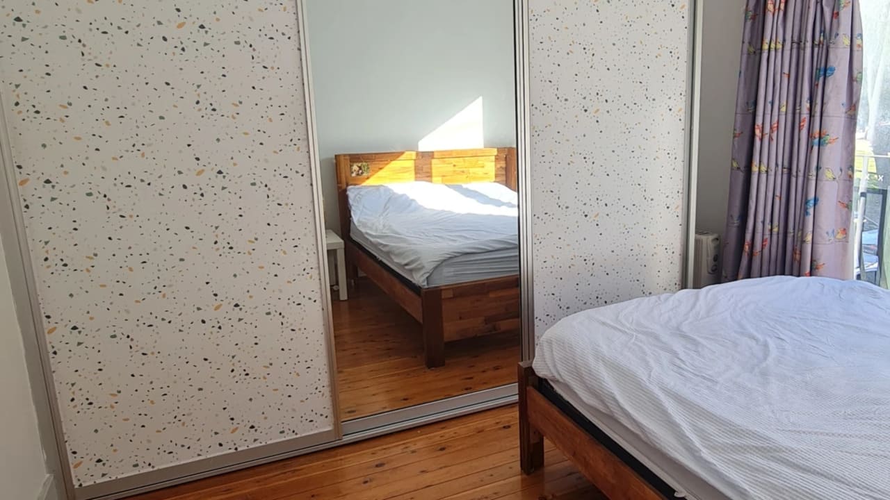 Furnished room in a flatshare