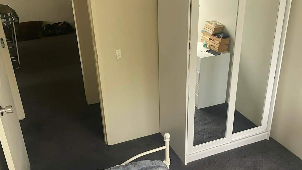 Unfurnished room in a flatshare