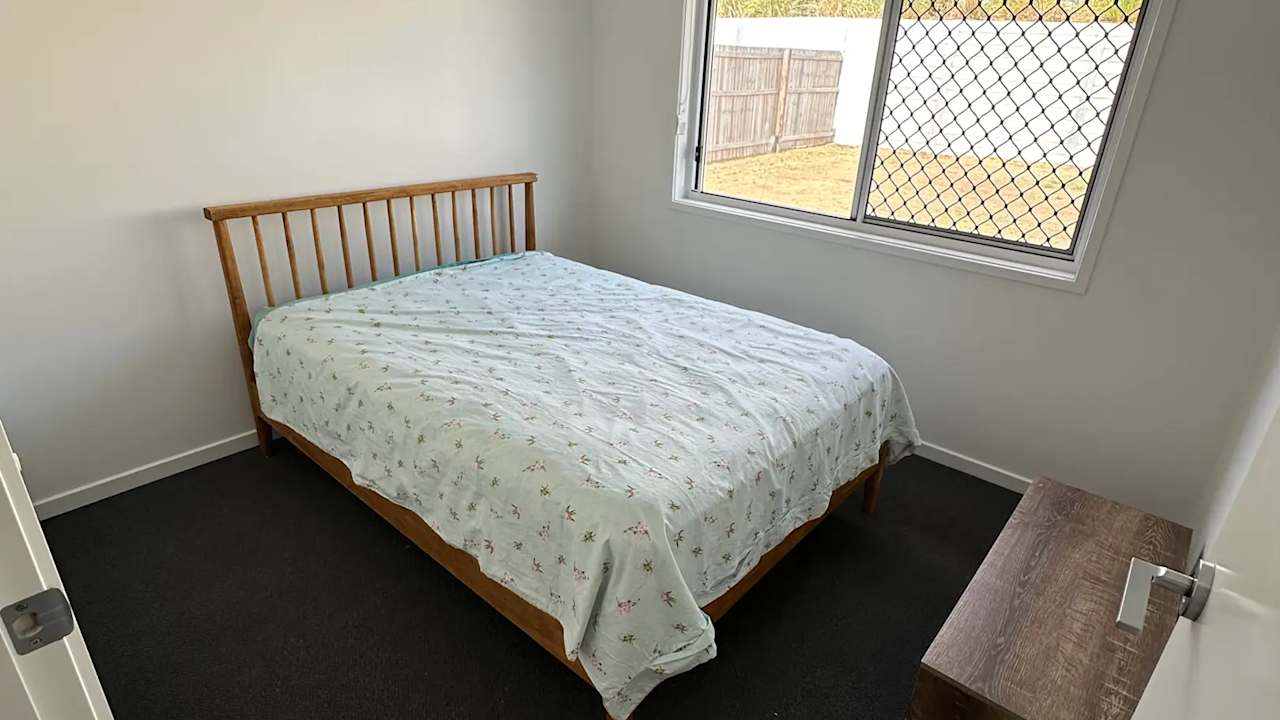 Room in a share house
