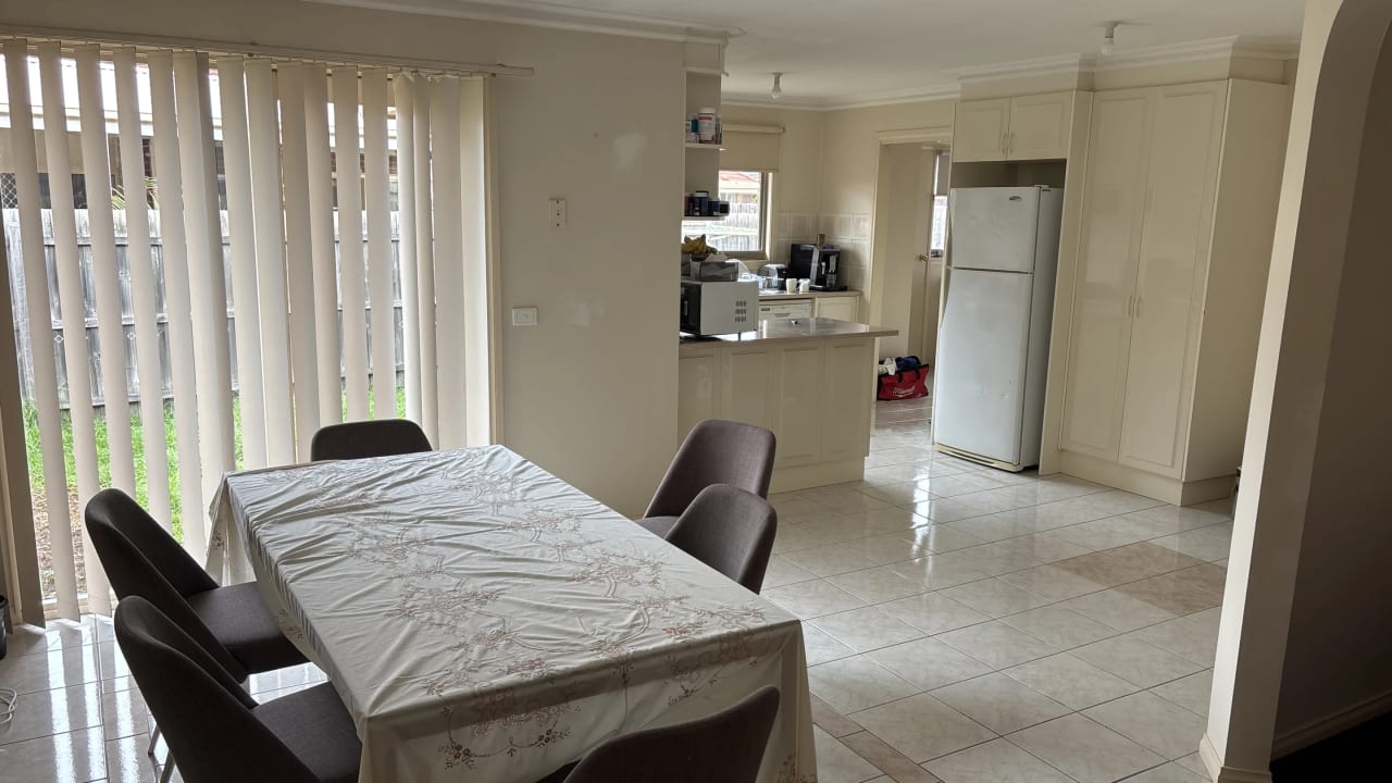 Room in a share house