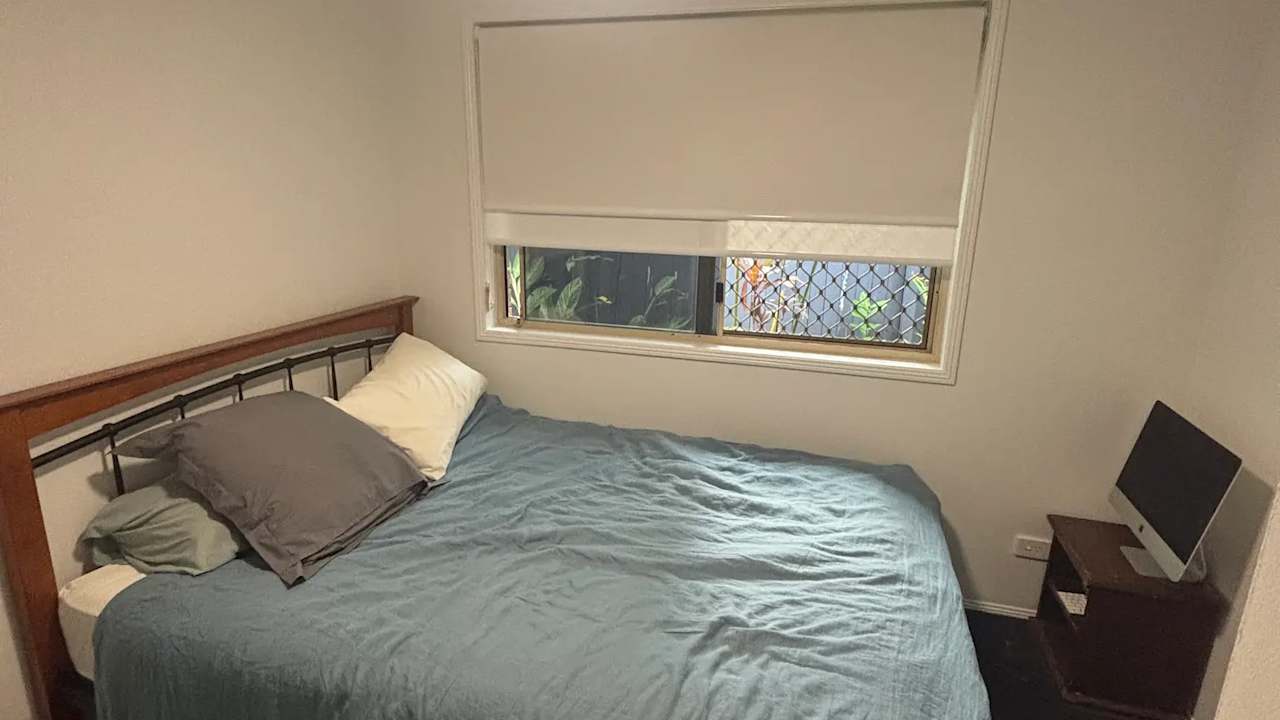 Room in a share house