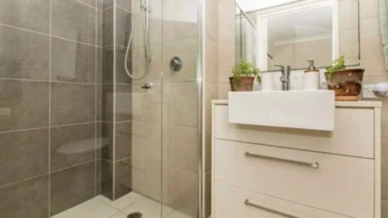 Whole property with 2 rooms for rent