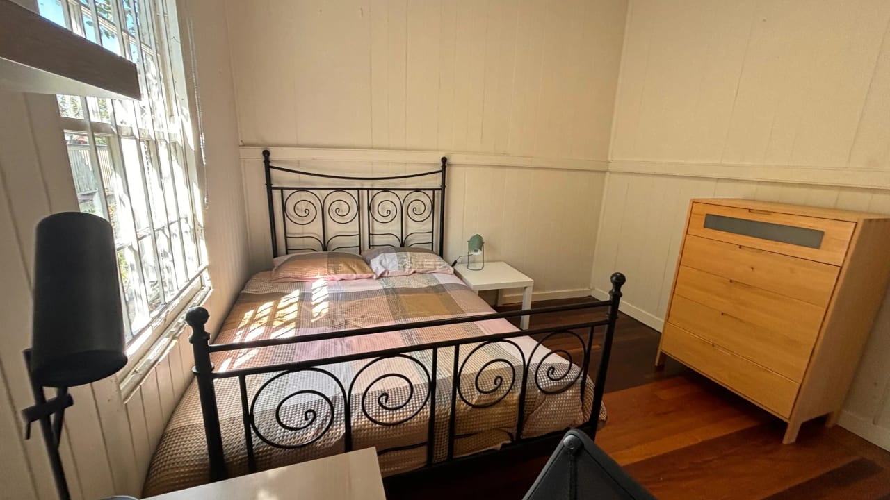Furnished room in a share house