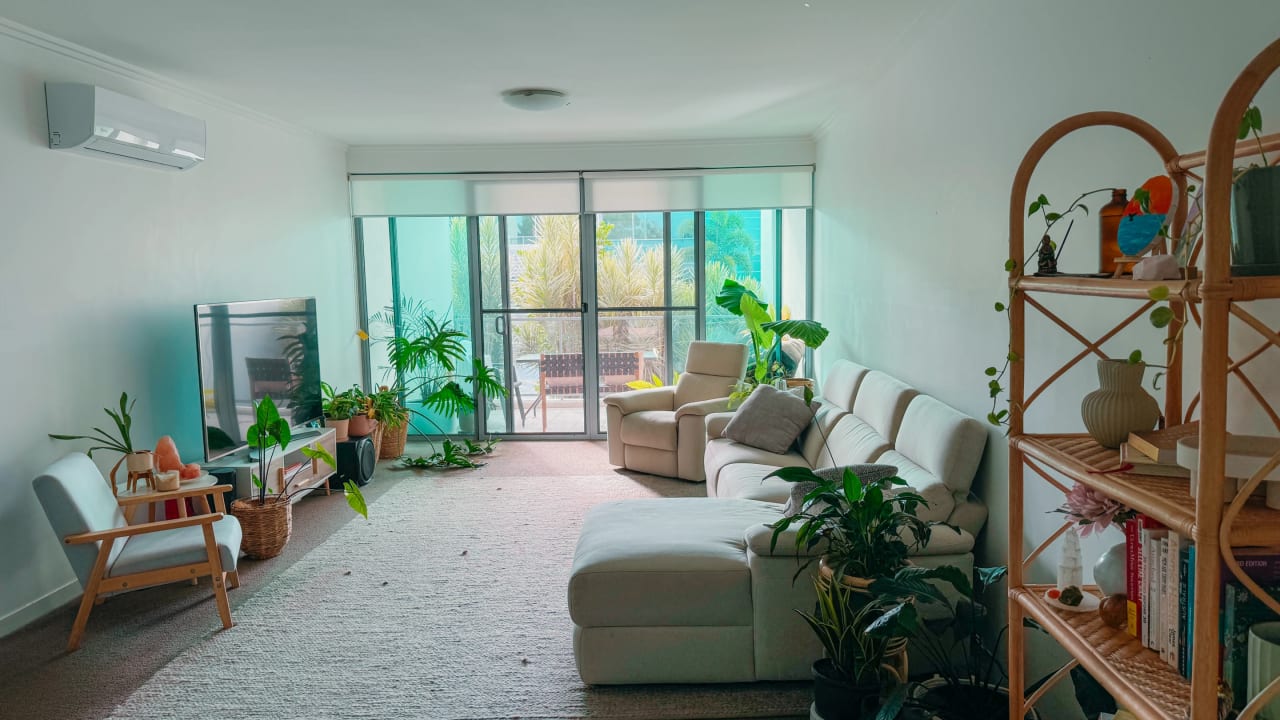Unfurnished room in a flatshare