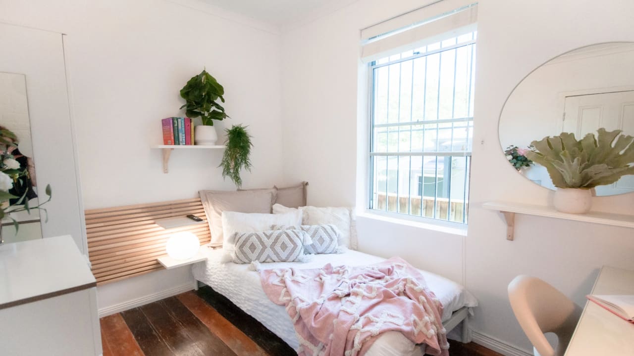 Furnished room in a share house