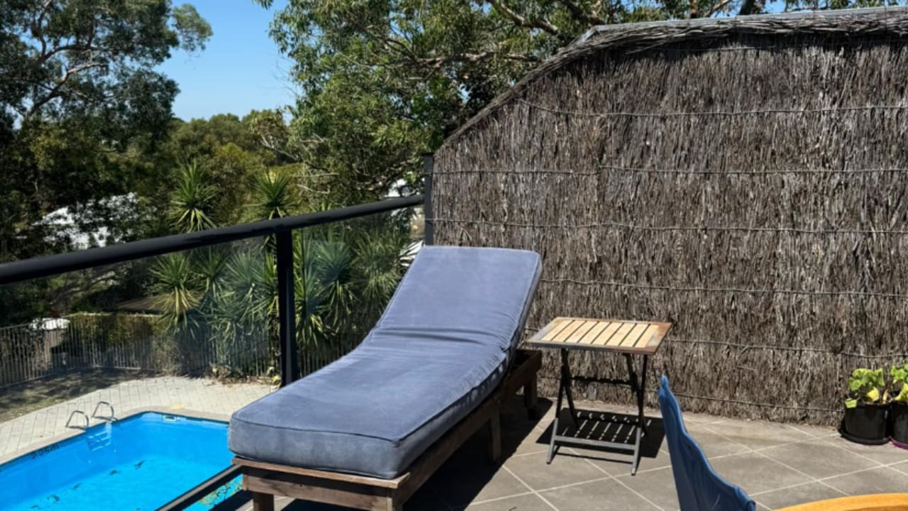Whole property with 1 room for rent