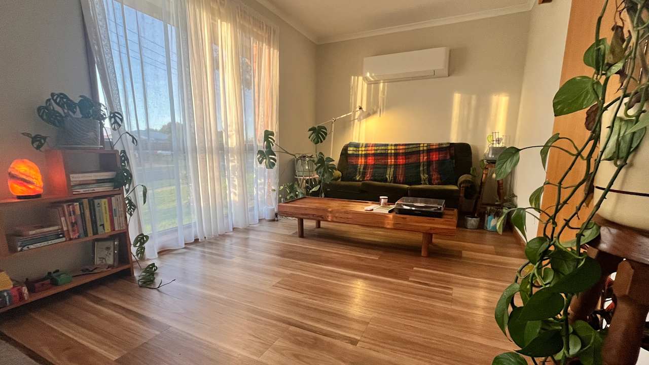 Unfurnished room in a share house