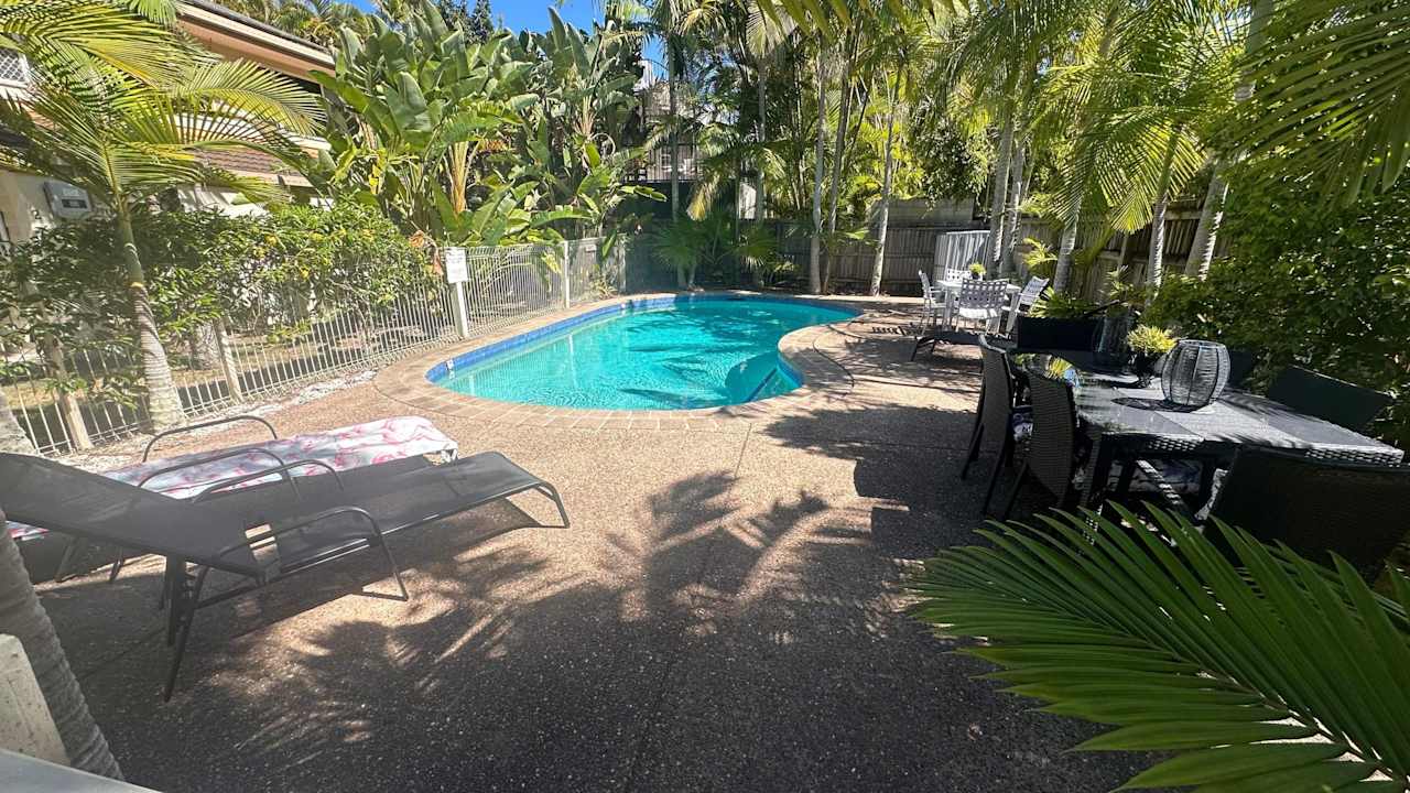 Furnished room in a flatshare